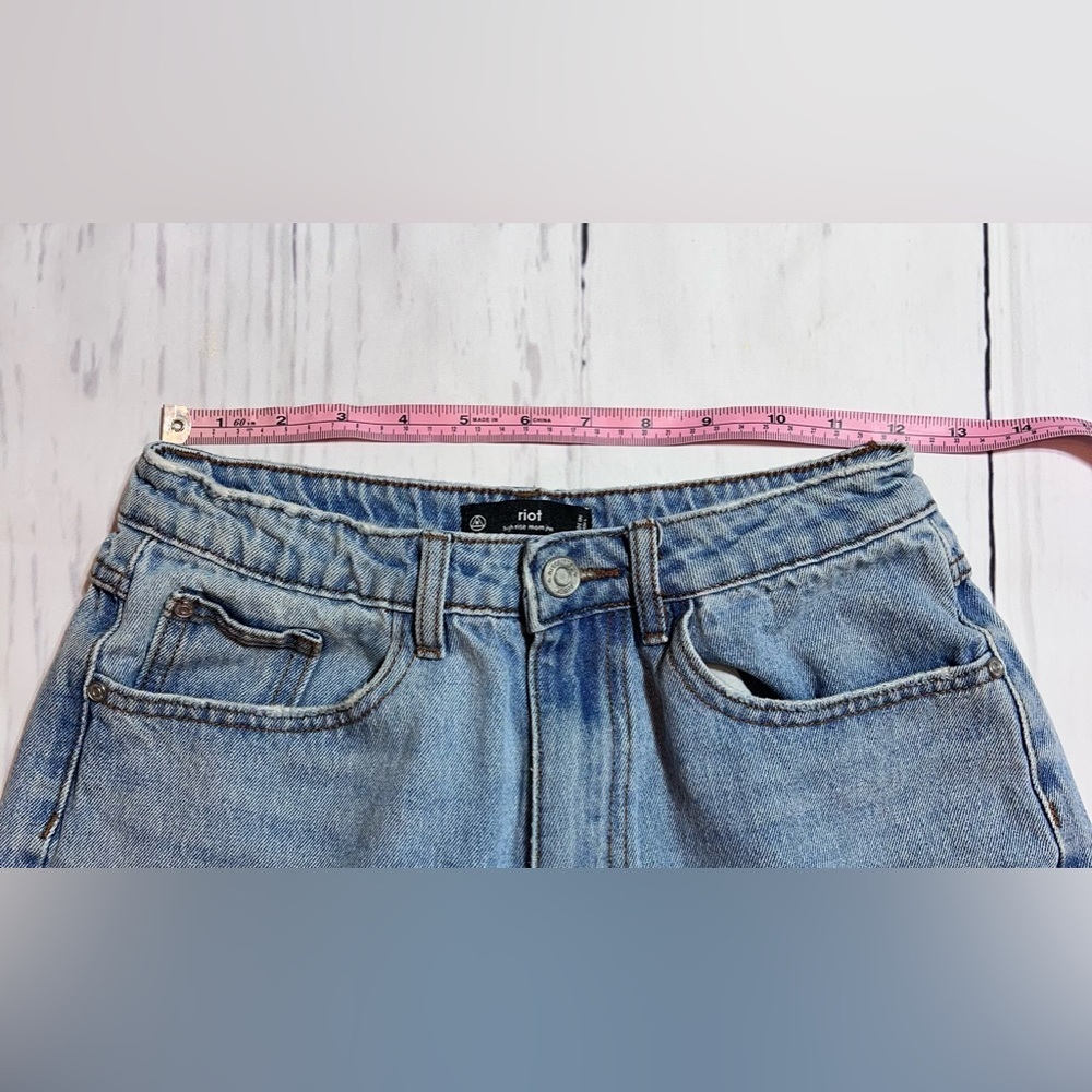 2/$20 Misguided Riot High Waist Mom Jeans - Picture 4 of 6